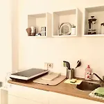 Ground Floor In In Charlottenburg Garden View アパート *