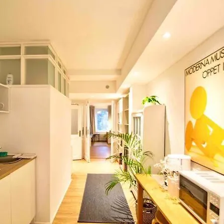 Ground Floor In In Charlottenburg Garden View Apartment