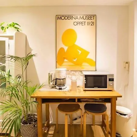 Ground Floor In In Charlottenburg Garden View