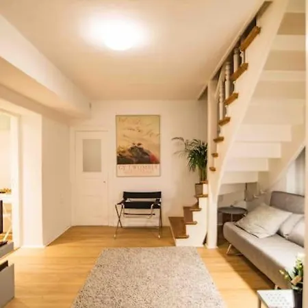 Ground Floor In In Charlottenburg Garden View