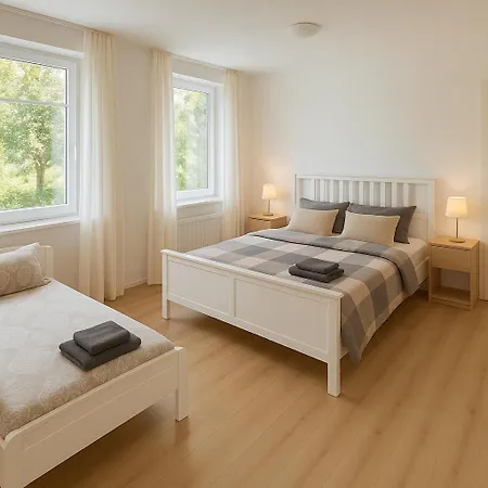 Ground Floor In In Charlottenburg Garden View דירה