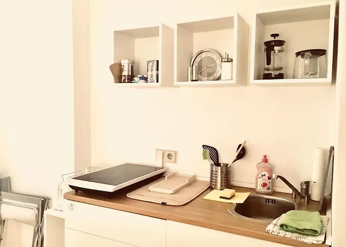 Ground Floor In In Charlottenburg Garden View Daire *