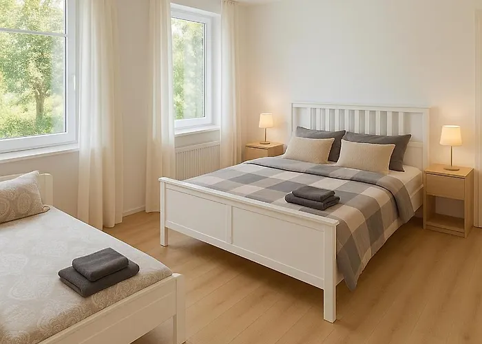 Ground Floor In In Charlottenburg Garden View דירה