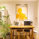 Ground Floor In In Charlottenburg Garden View