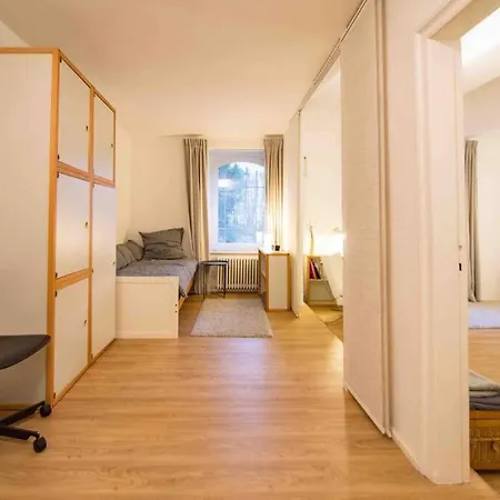 Ground Floor In In Charlottenburg Garden View